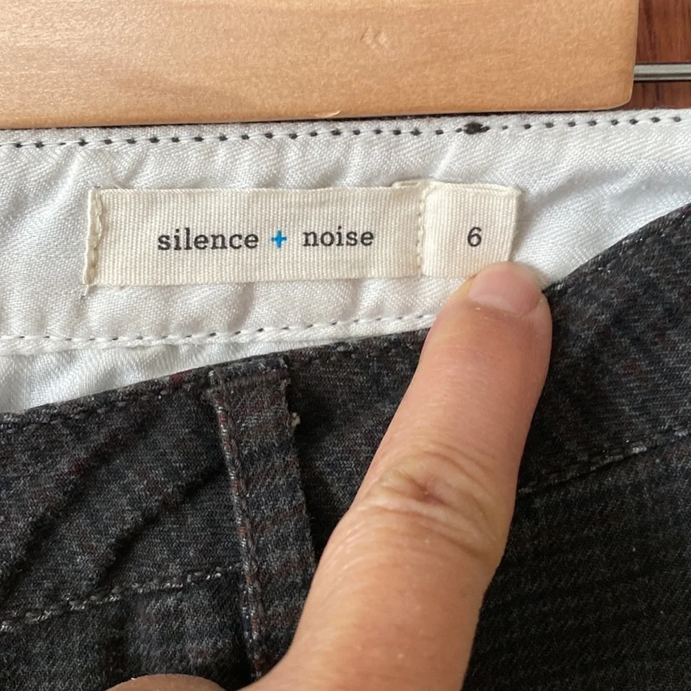 Silence and Noise plaid pants with zippered back and front pockets. - Picture 4 of 9